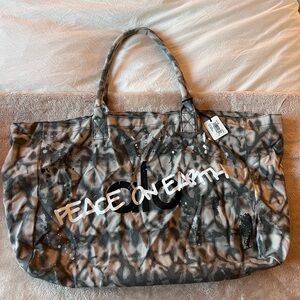 Alo Yoga- NWT Holiday Iconic Shopper Tote